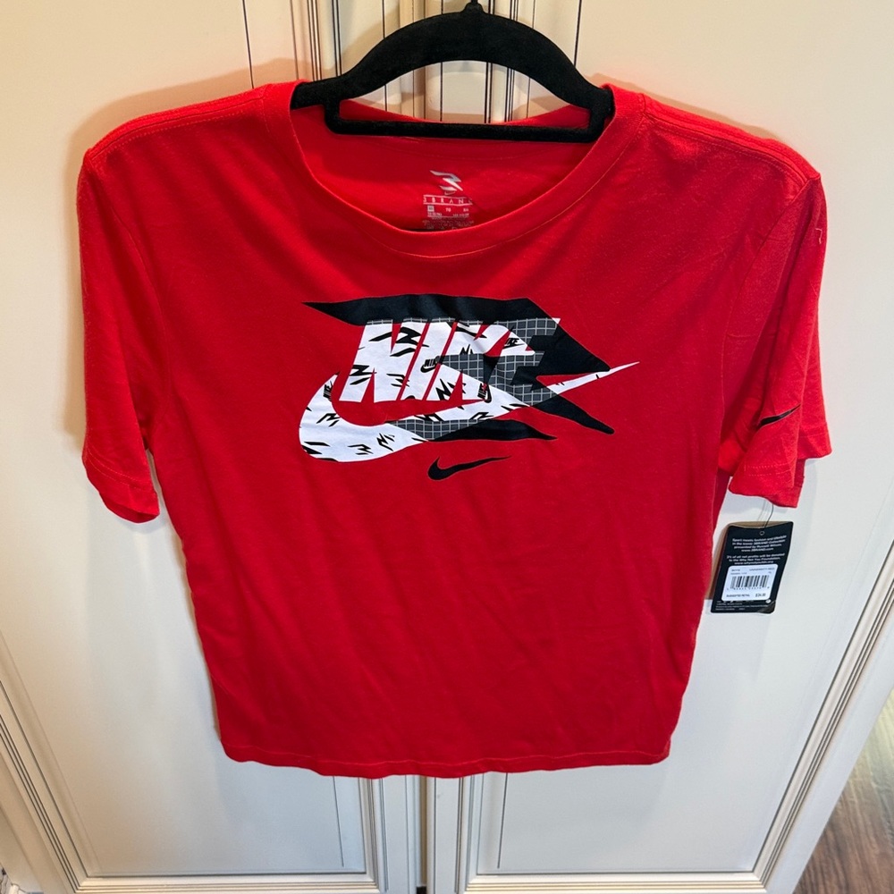 Nike Red Tee with Dynamic Graphic     YouthXL